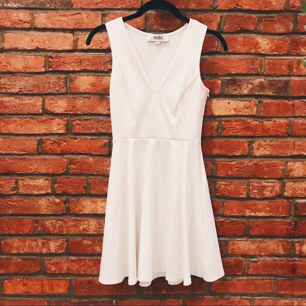 Lulu’s White V-Neck Skater Dress